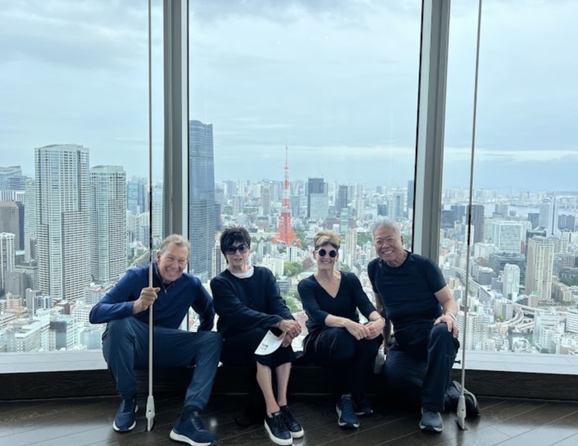 Couples and friends enjoying a private Tokyo tour with an English-speaking guide